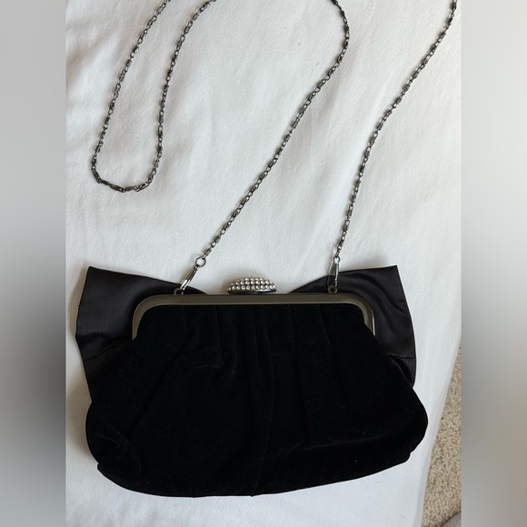 Elegant Black Velvet Clutch with Satin Bow - Picture 7 of 10